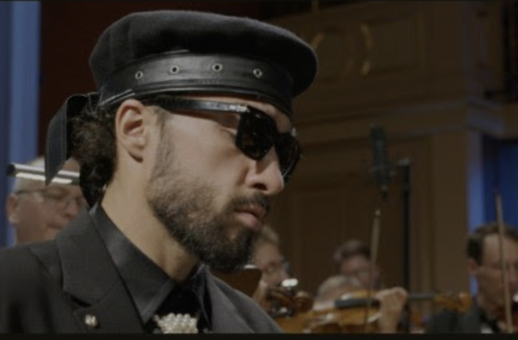 Sofiane Pamart dévoile la live session de « The knight ceremony »