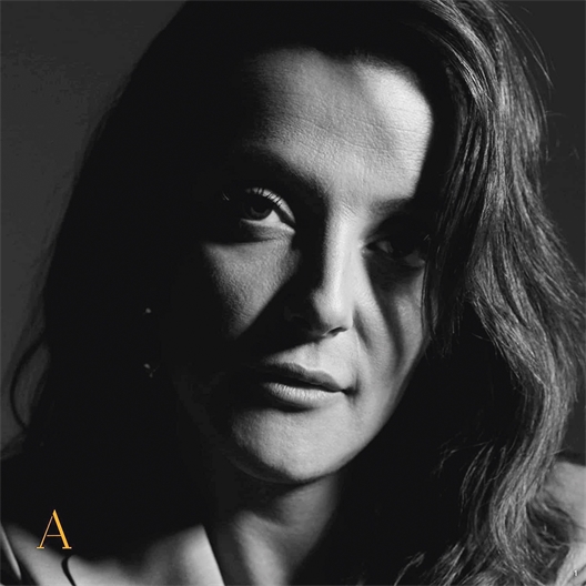 Camille Lellouche dévoile le clip de "Ne me jugez pas" Just Music