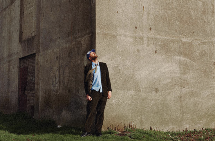« L’amour illogique », le nouveau single d’Isaac Delusion