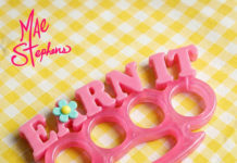 « Earn it », le nouveau single de Mae Stephens